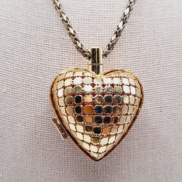Vintage Heart Mesh Locket Necklace Gold Tone 29" Chain Long Pendant - Picture 3 of 8